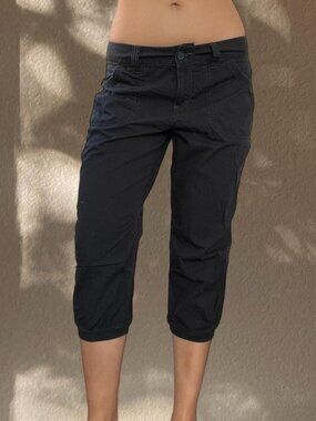 Low rise black cargo capri pants with elastic cuff hem y2k 2000s indie grunge